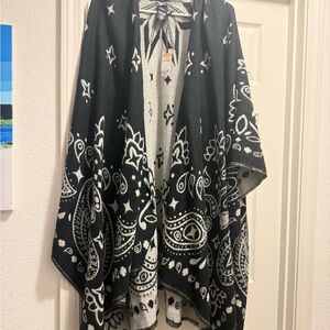 Idyllwind Monochrome Paisley Poncho